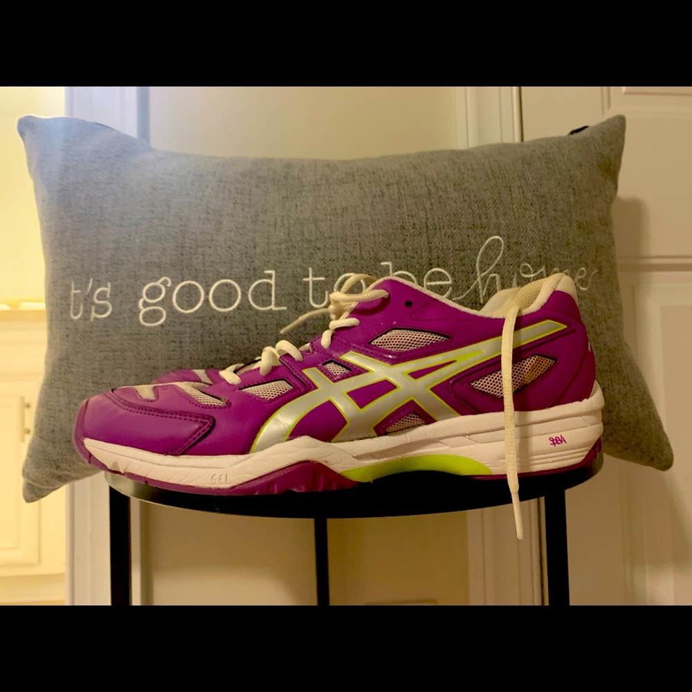 Tennis “court” shoes. Worn maybe 3-4 times max! Too big for me.